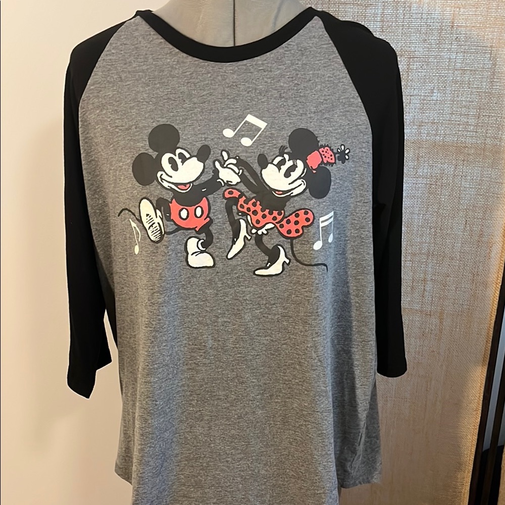 ❤️❤️❤️ Disney Vintage Mickey and Minnie Long Sleeve Tee Gray and Black